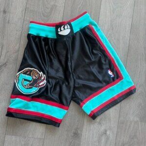 Mitchell & Ness Authentic Memphis Grizzlies Shorts (2001-02)